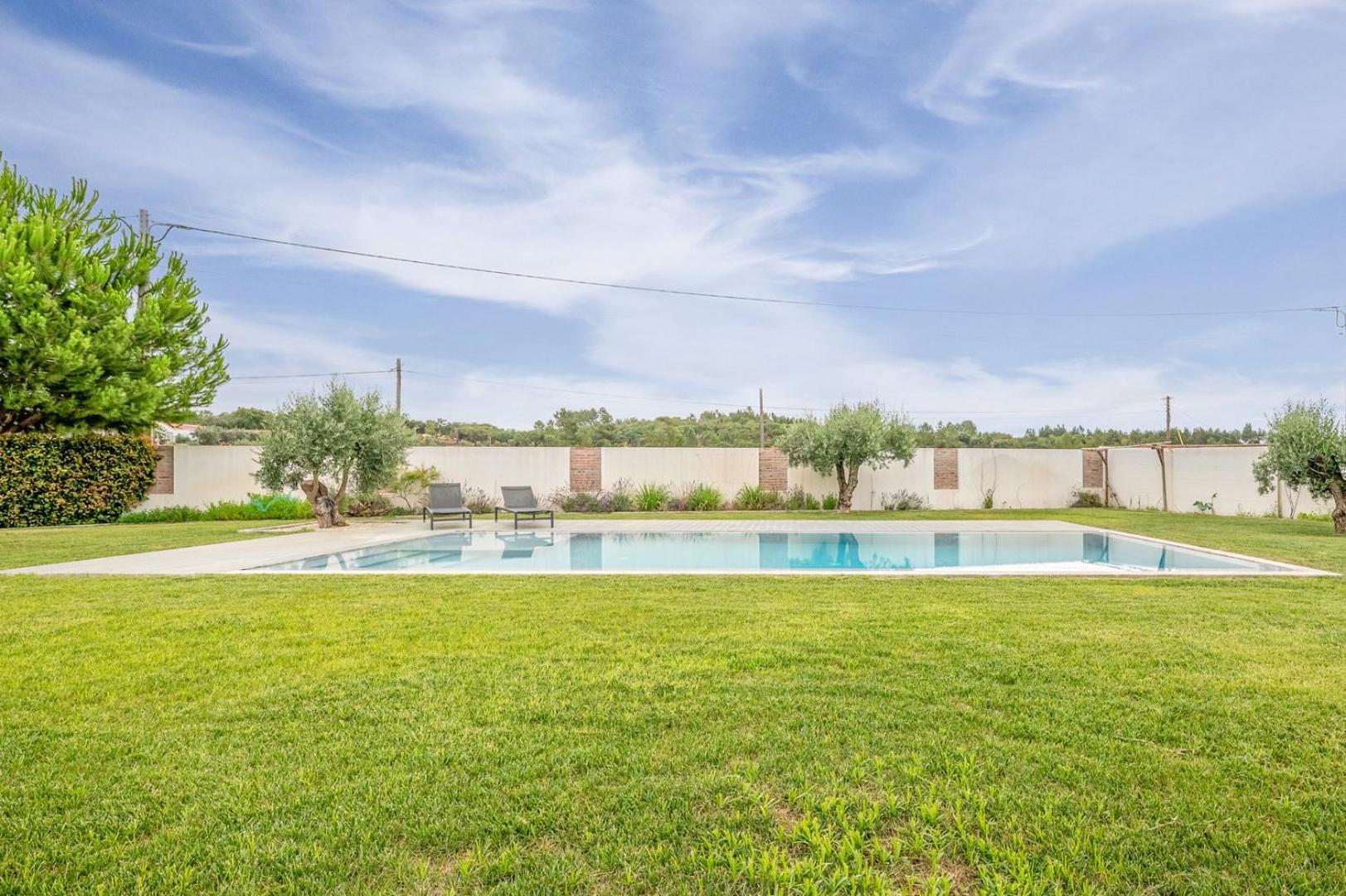 Refreshing Poolside Escape In Ponte De Sor Hotel Exterior photo